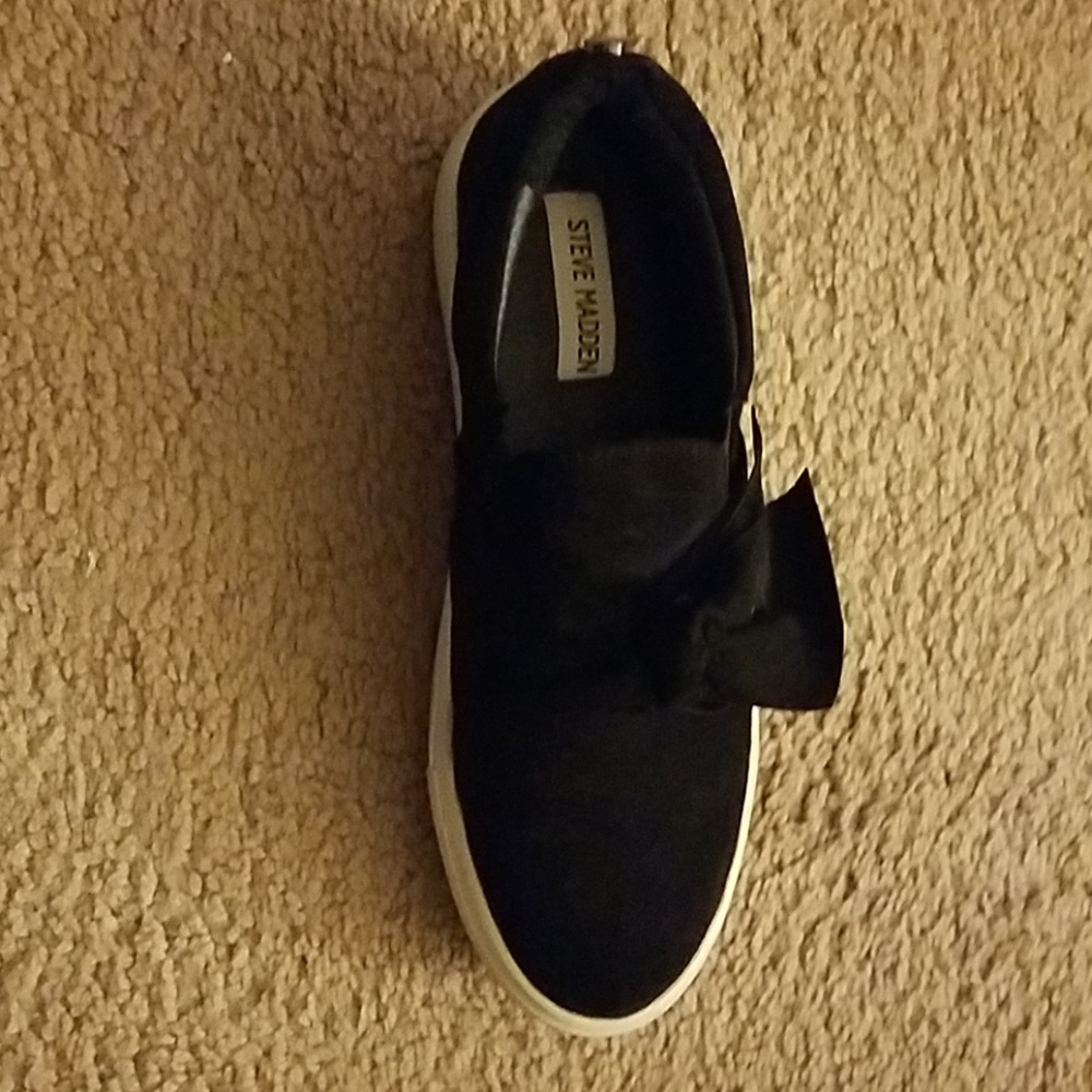 Black Steve Madden shoe
